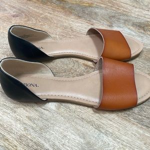 Merona size 9.5 cognac and black sandals